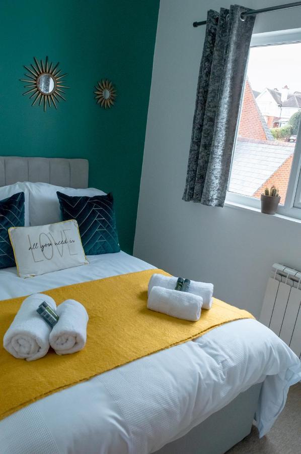Bed& Boujee With Sea Views