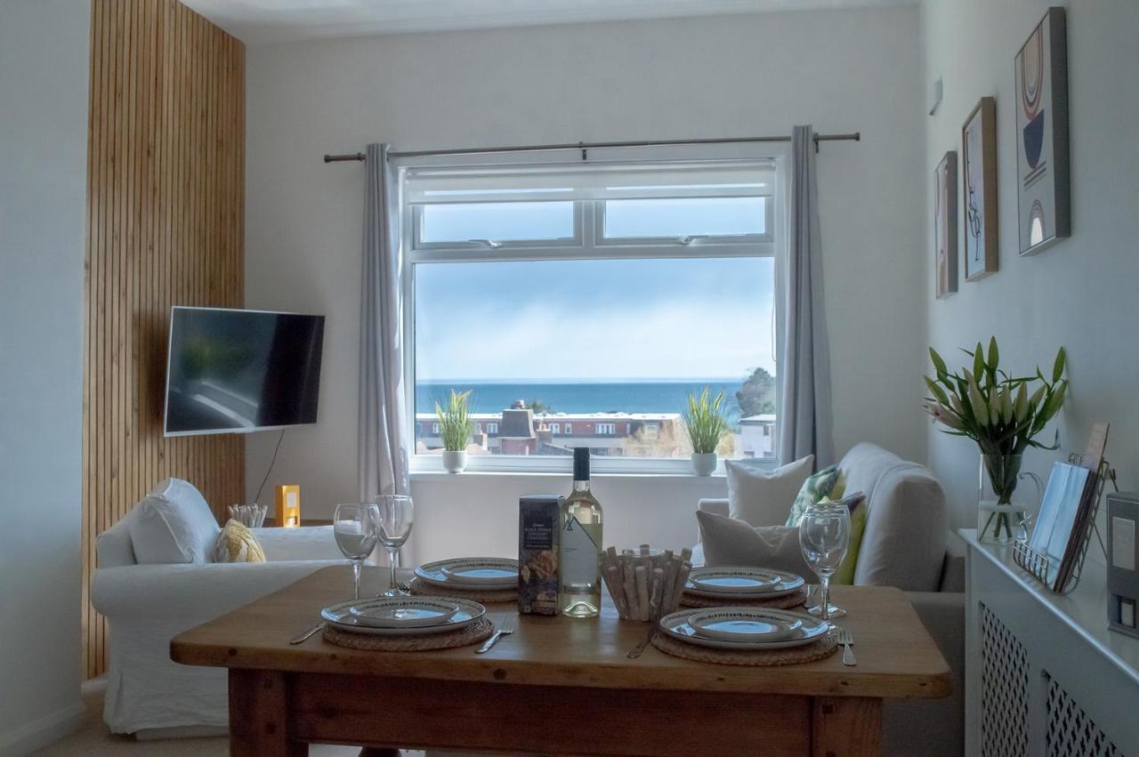 Bed& Boujee With Sea Views
