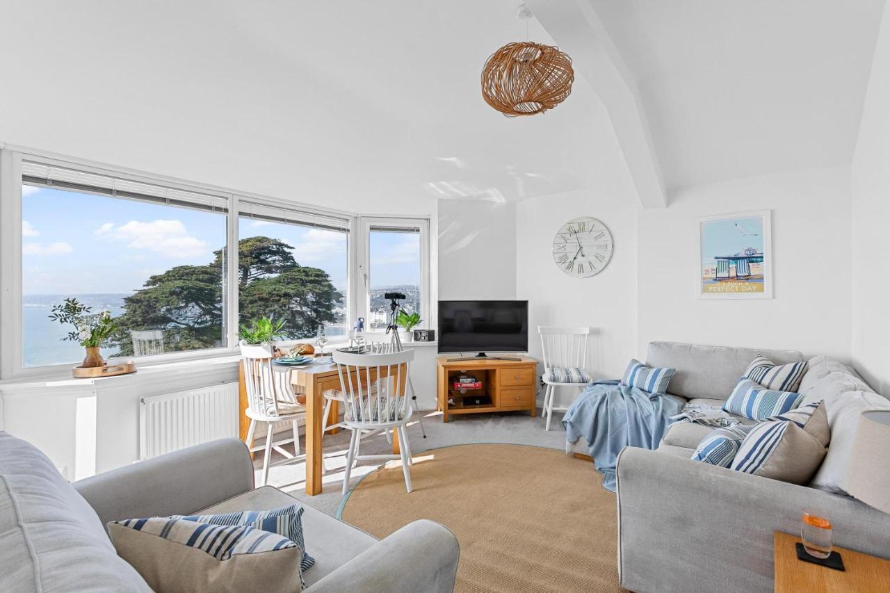 Wellswood - Sunny With Stunning Sea Views And Private Balcony Apartment
