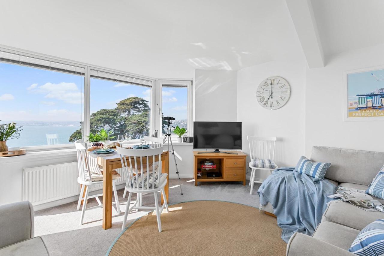 Wellswood - Sunny With Stunning Sea Views And Private Balcony Apartment *