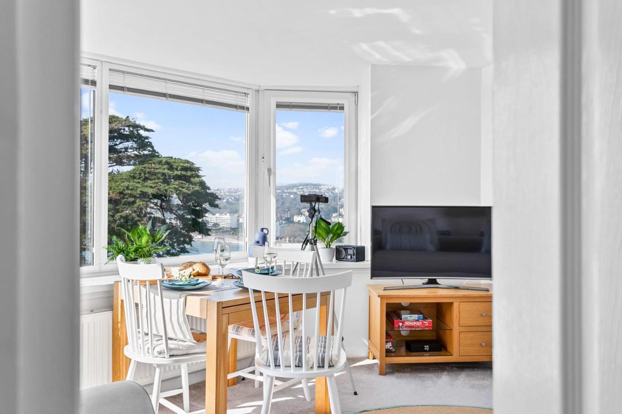 Wellswood - Sunny With Stunning Sea Views And Private Balcony Apartment *