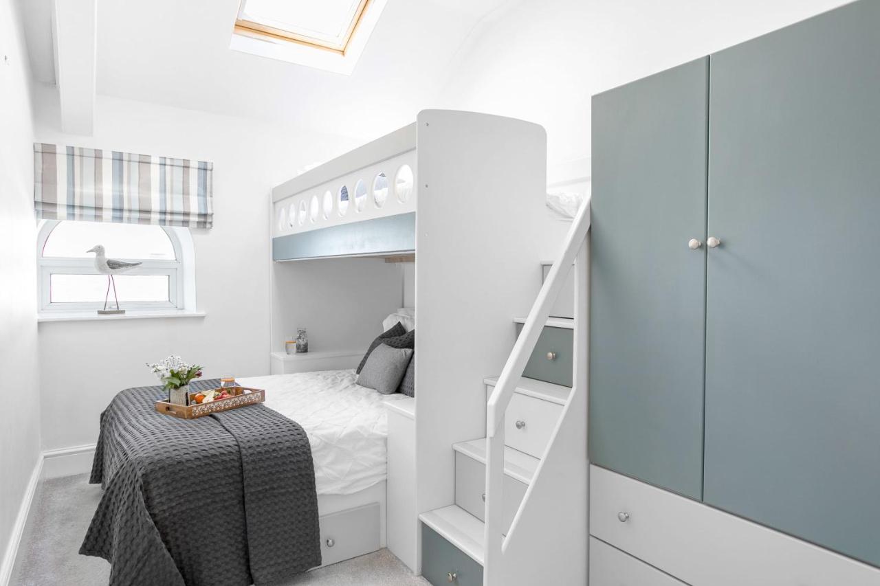 Wellswood - Sunny With Stunning Sea Views And Private Balcony
