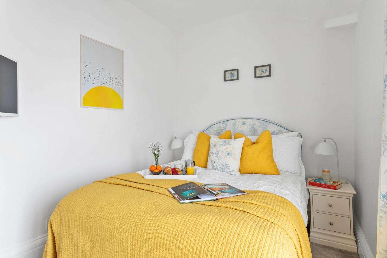 Wellswood - Sunny With Stunning Sea Views And Private Balcony Apartment