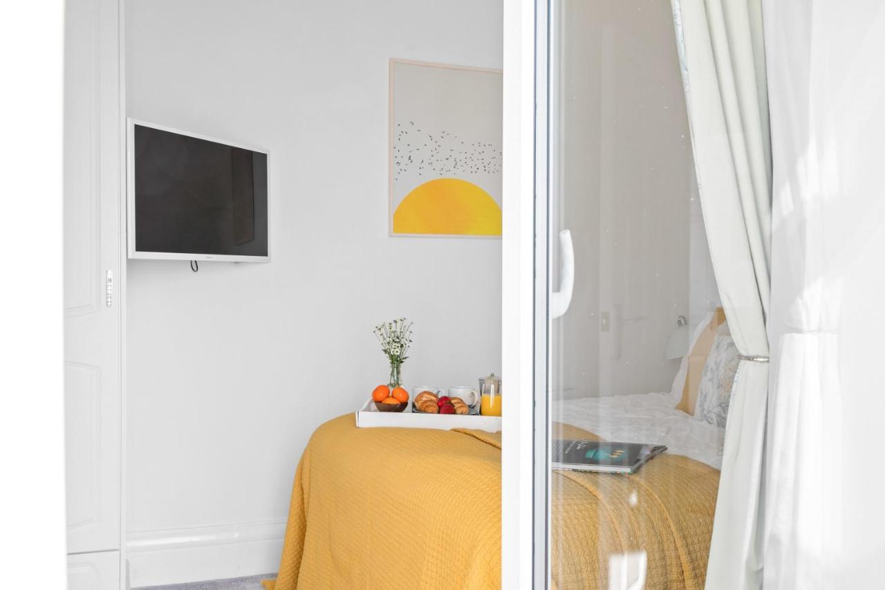 Wellswood - Sunny With Stunning Sea Views And Private Balcony Apartment *