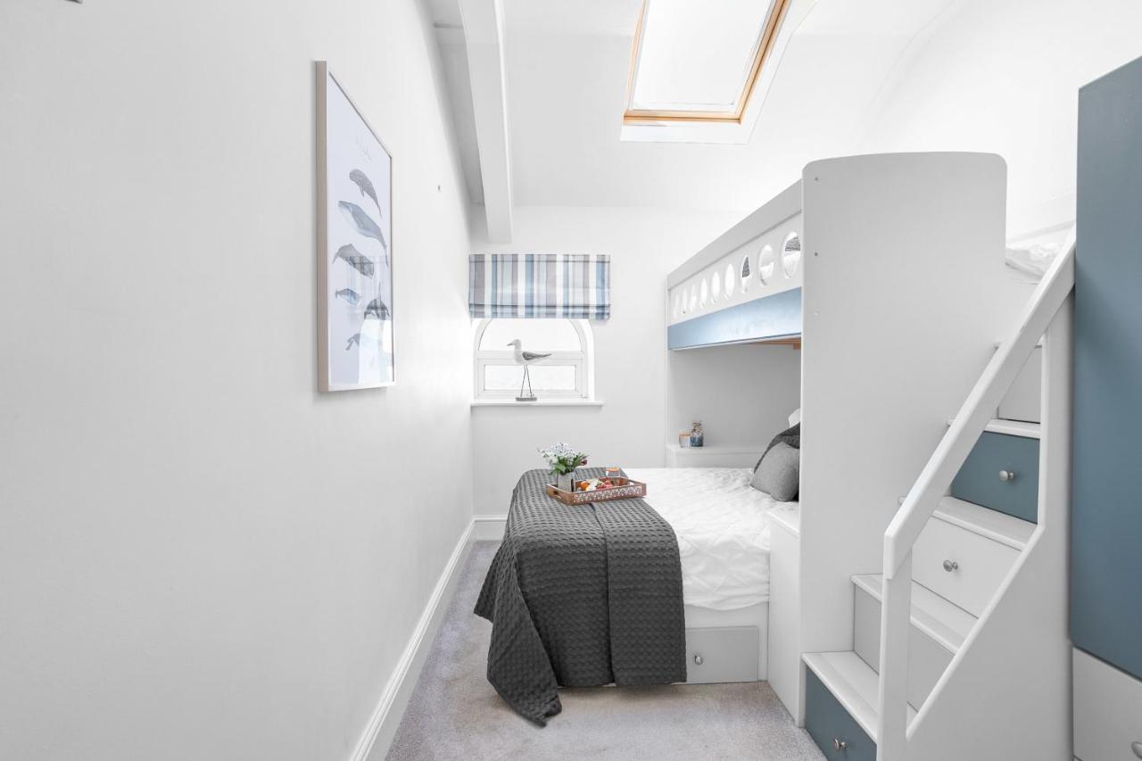 Wellswood - Sunny With Stunning Sea Views And Private Balcony *