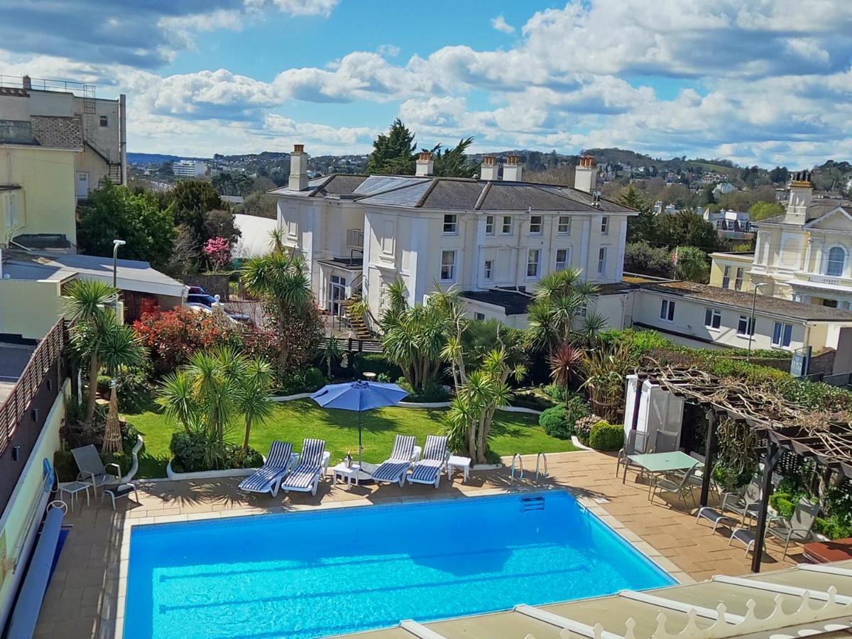 Riviera Hotel