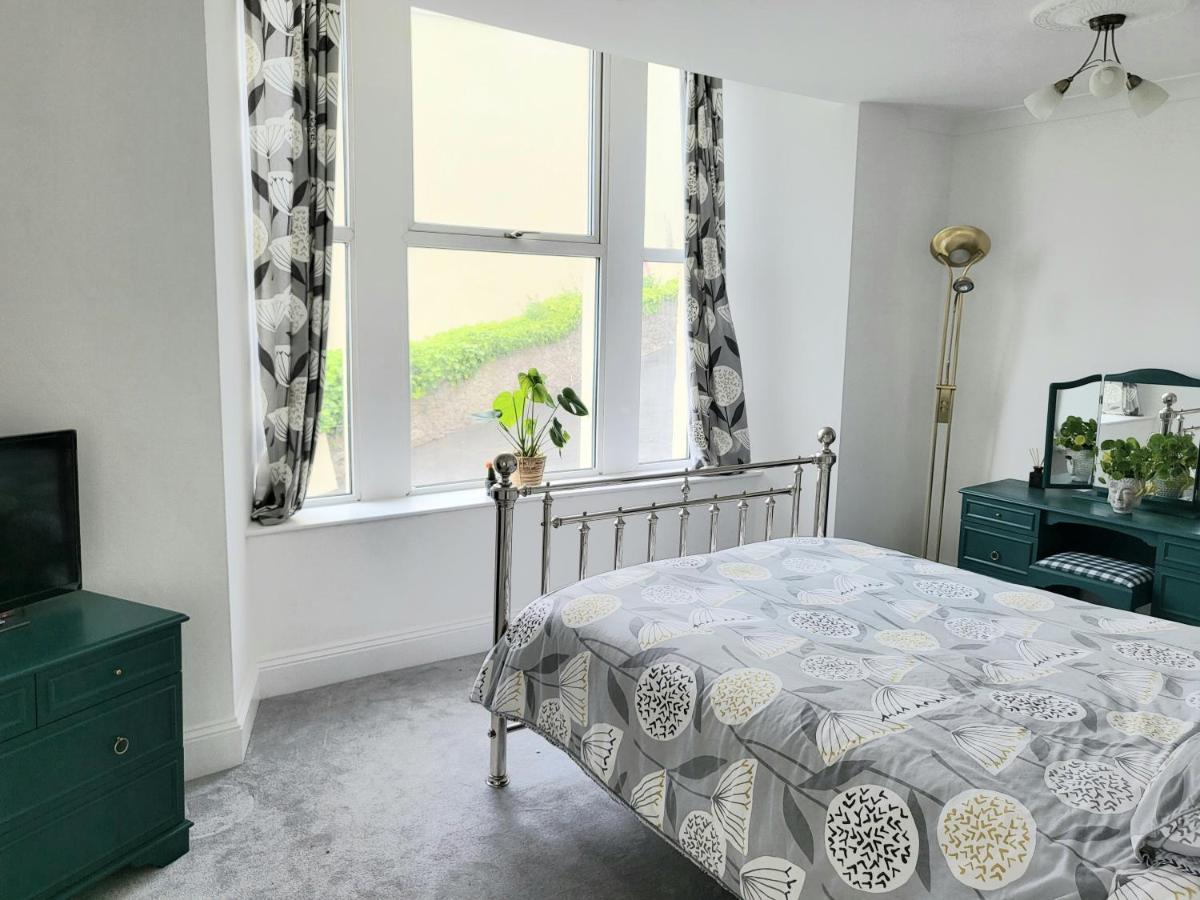 Loveliest Homes - 3 Bed, 2 Bathroom, Balcony, Parking Apartment Torquay