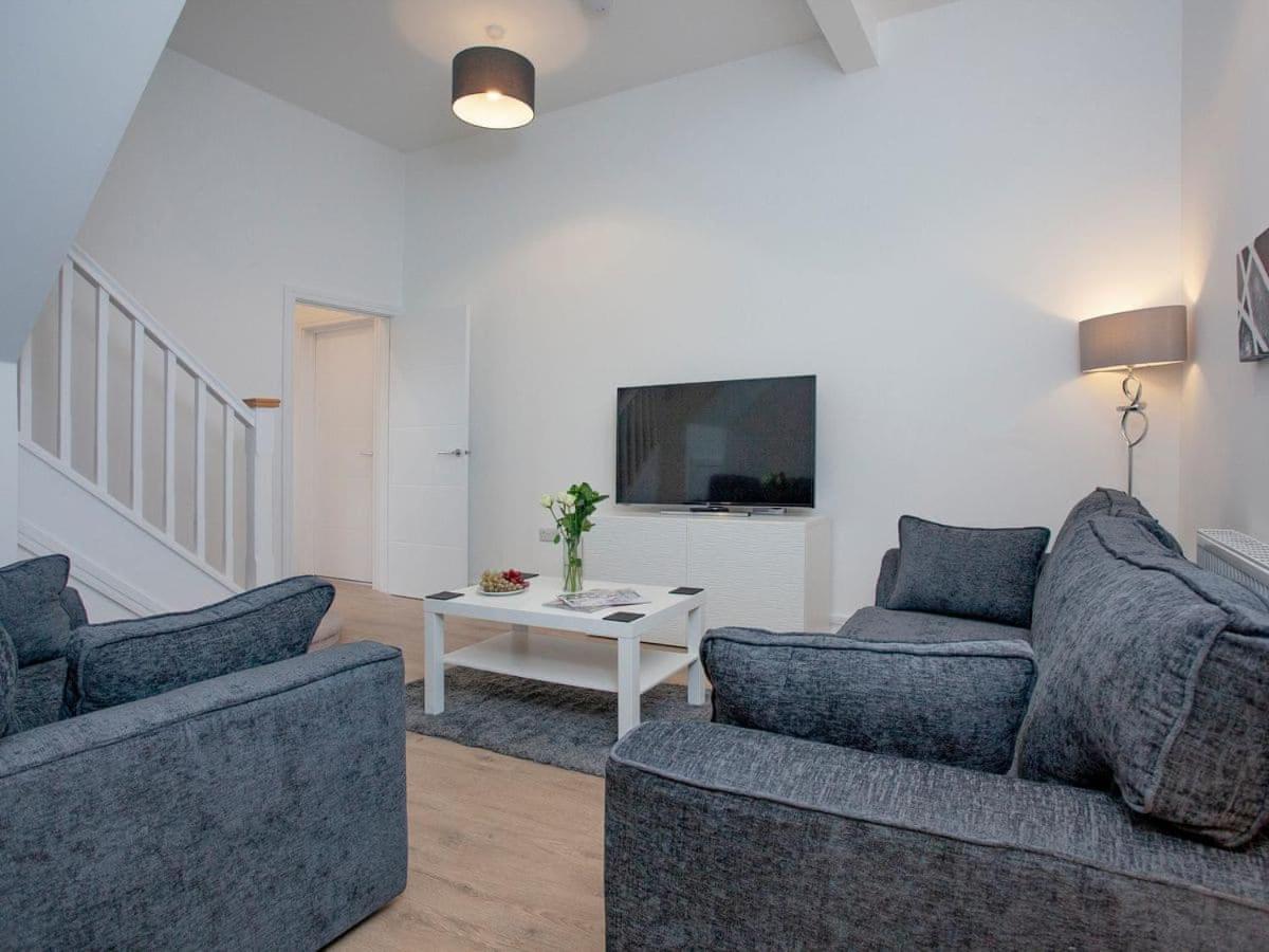 1 Primrose Mews * Torquay