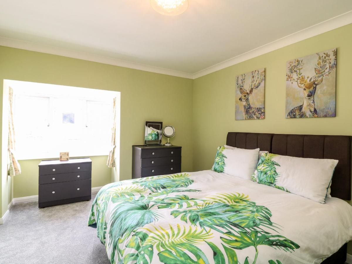 2 Chapelstones * Torquay