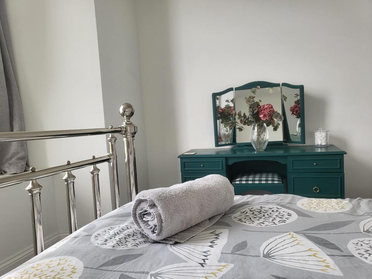 Loveliest Homes - 3 Bed, 2 Bathroom, Balcony, Parking Apartment *