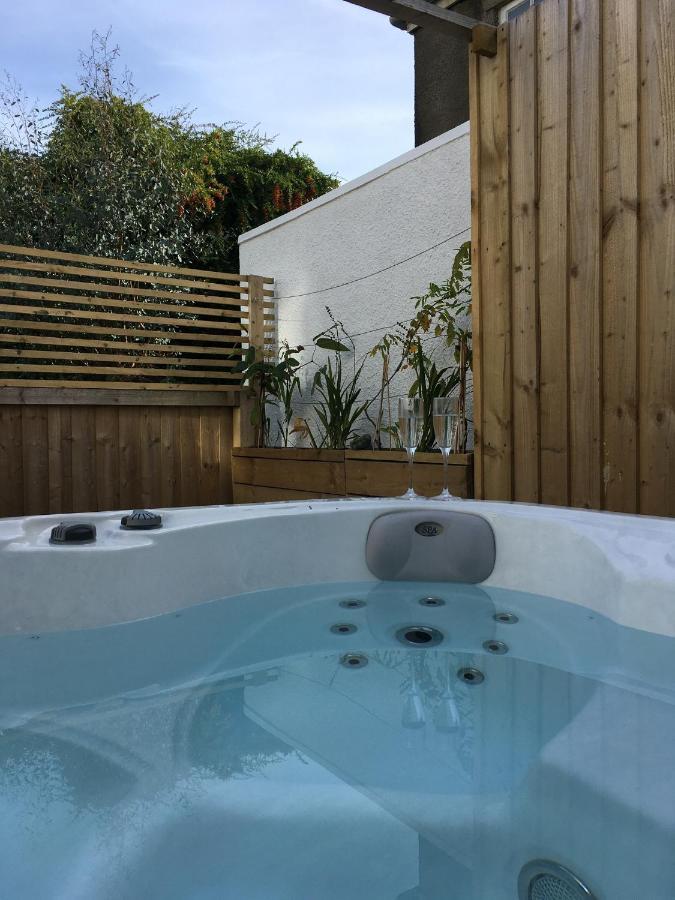 Holiday home Berachah - Garden With Hot Tub Sleeps 6