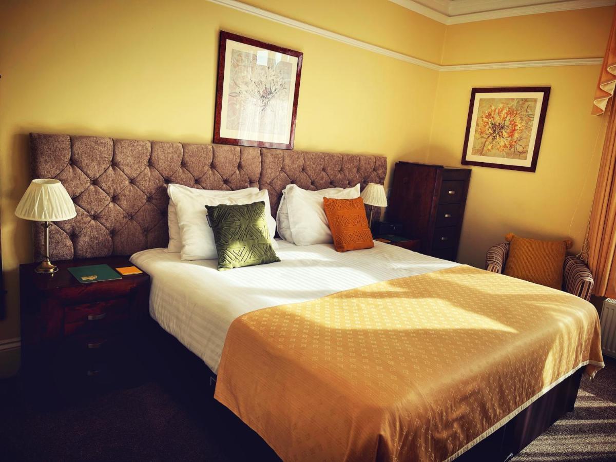 The Robin Hill 4*