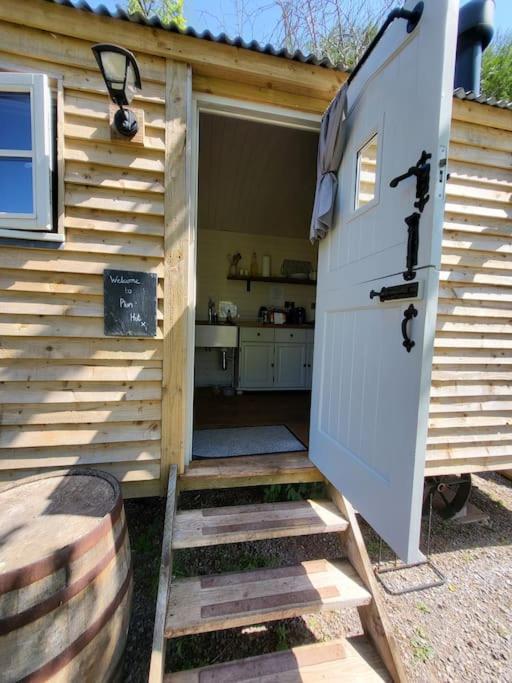 Plum Hut * Torquay
