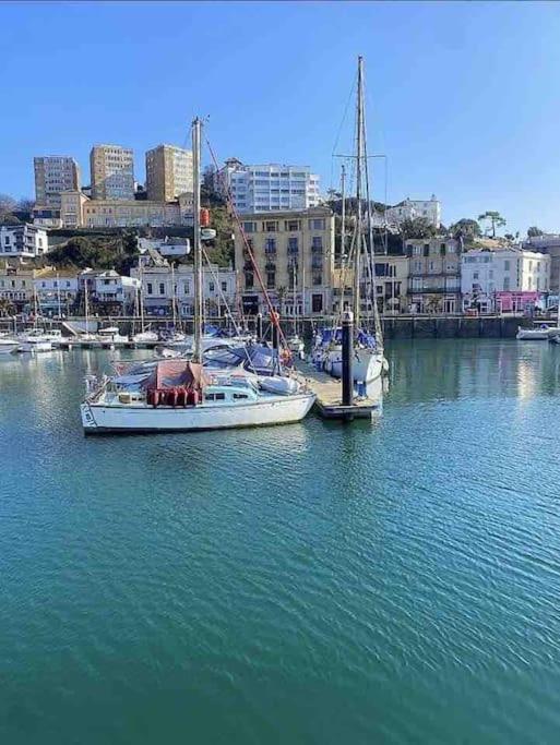 Berachah - Garden With Hot Tub Sleeps 6 Holiday home Torquay