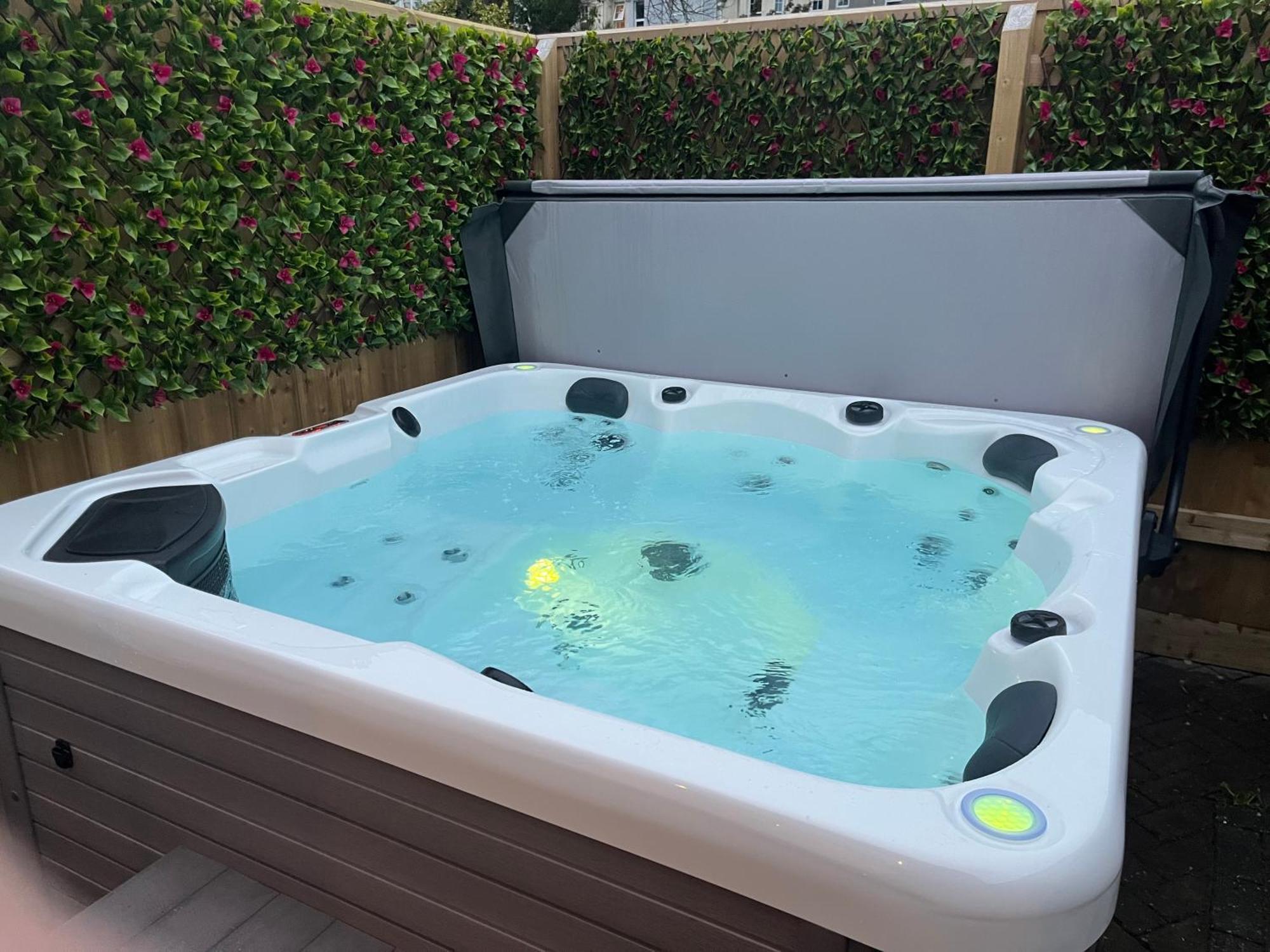 St Annex, Boutique Holiday For 2 People In - With Private Hot Tub! Apartamento Torquay