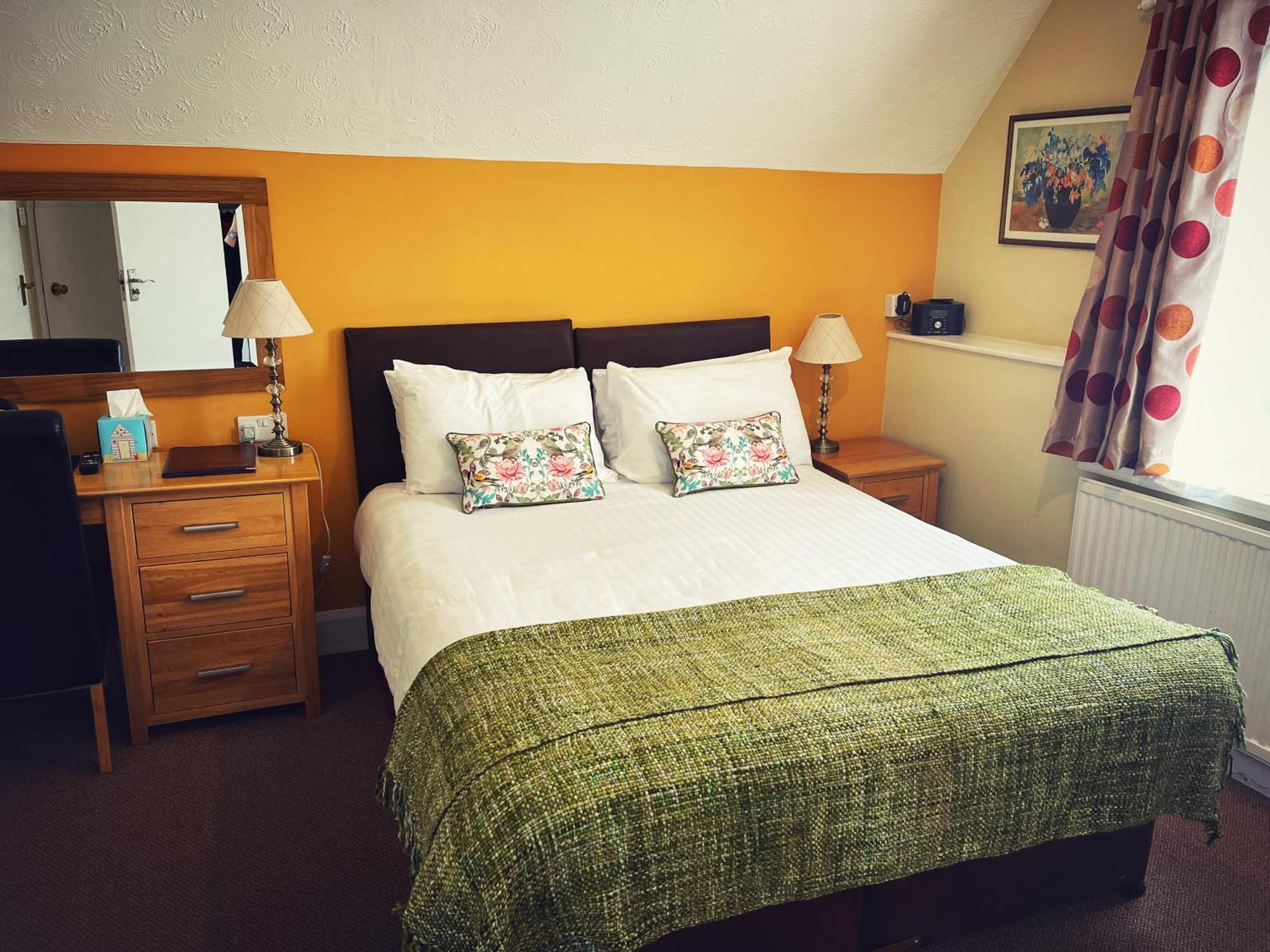 The Robin Hill 4*