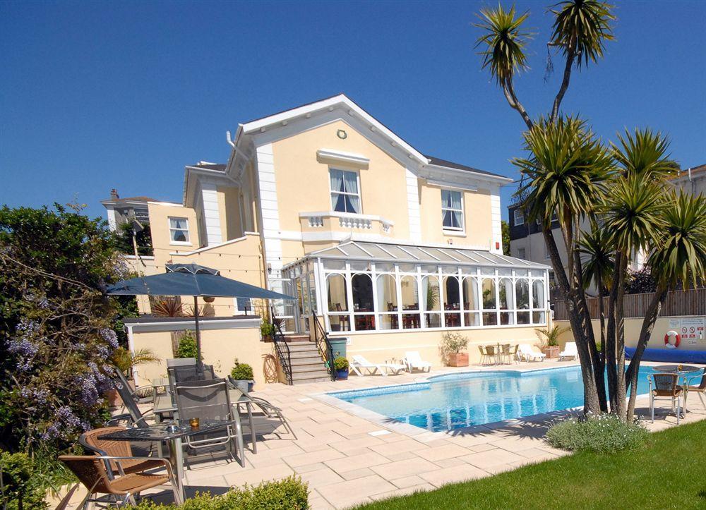 Riviera Hotel 4*