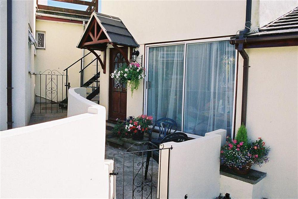 Crossways & Sea View