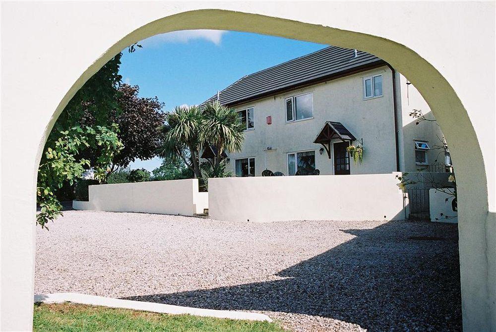 Crossways & Sea View Apartment Torquay