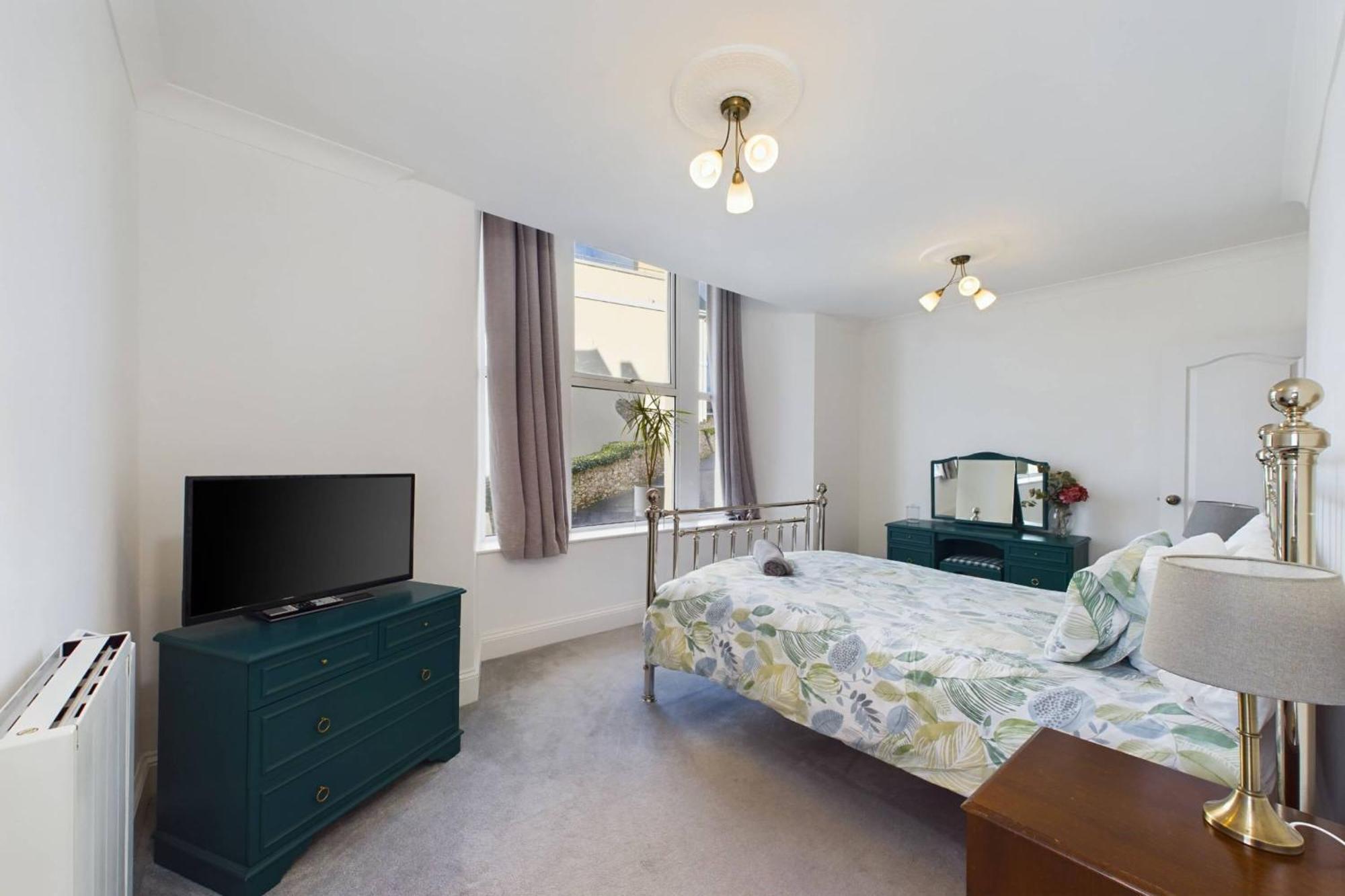 Apartment Loveliest Homes - 3 Bed, 2 Bathroom, Balcony, Parking