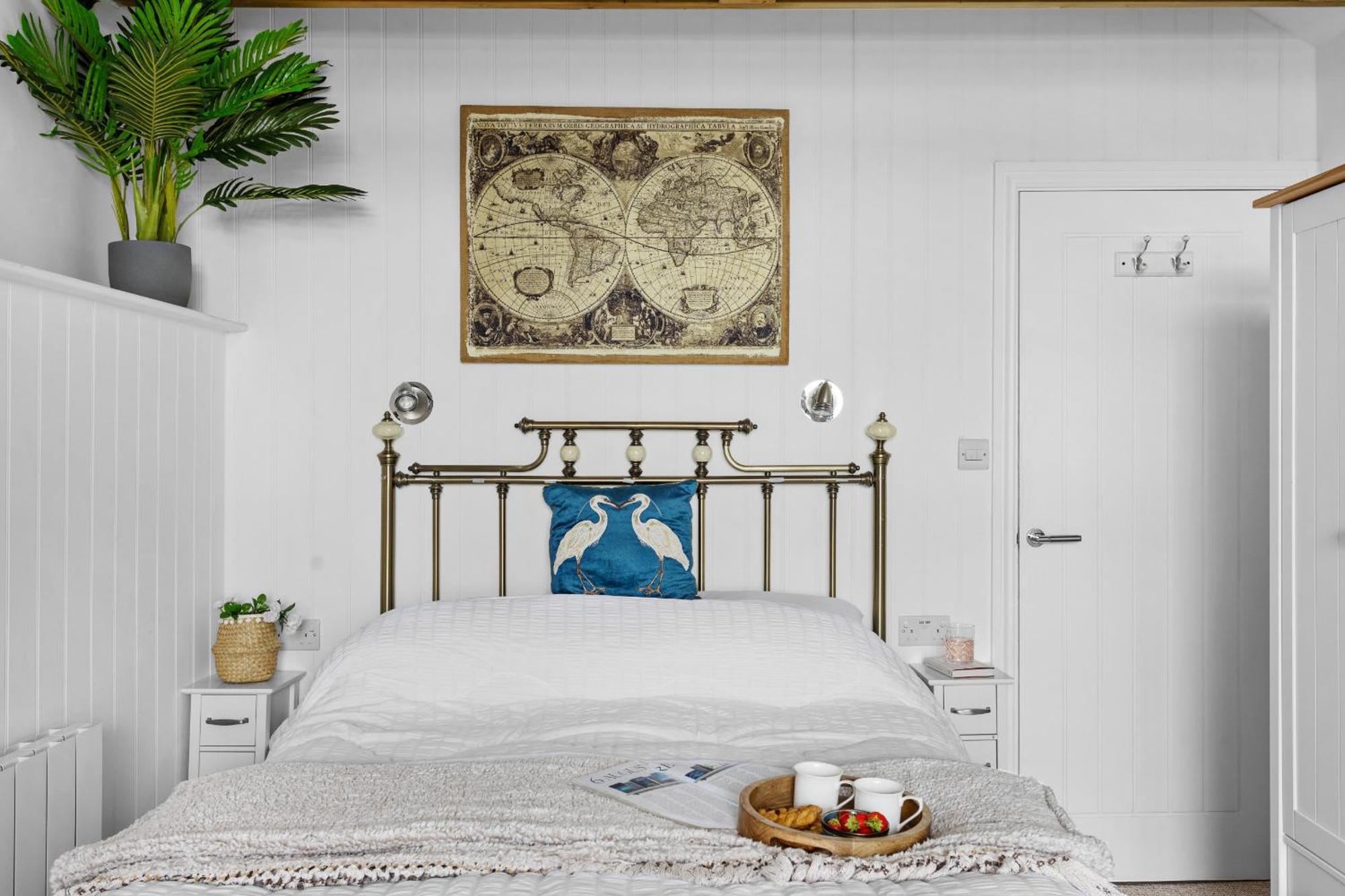 The Boathouse - Panoramic Sea View Retreat, Near Town, Marina & Beach, With Parking *