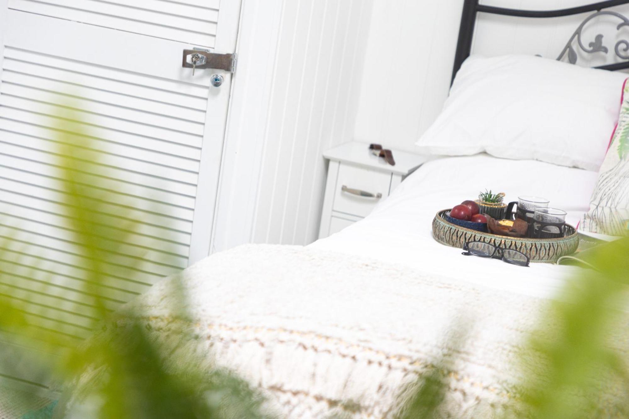 The Boathouse - Panoramic Sea View Retreat, Near Town, Marina & Beach, With Parking Torquay