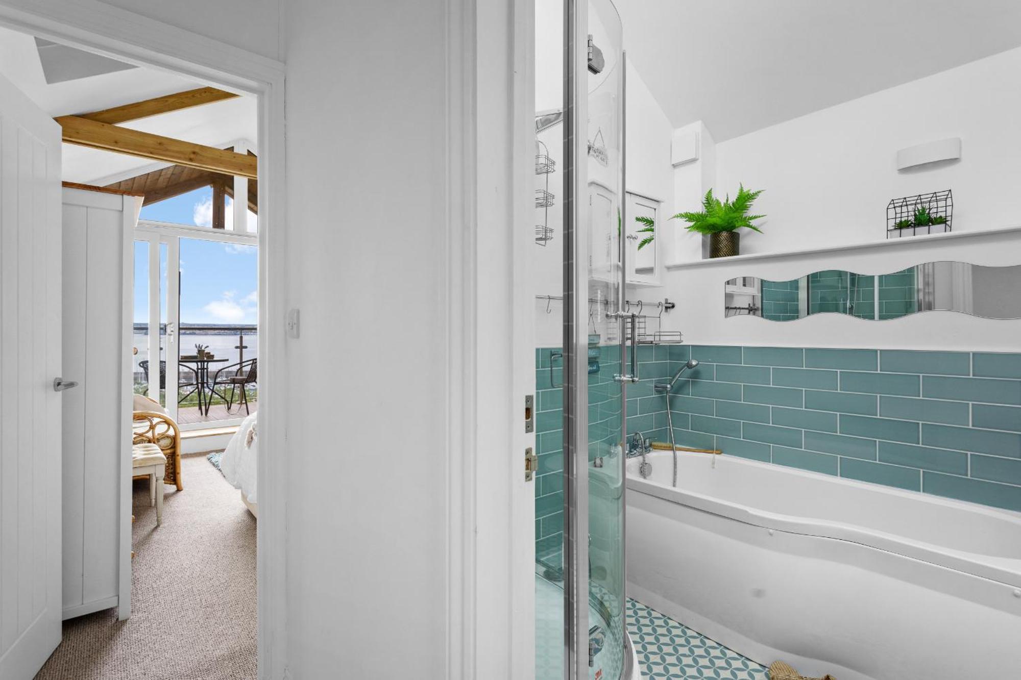 The Boathouse - Panoramic Sea View Retreat, Near Town, Marina & Beach, With Parking