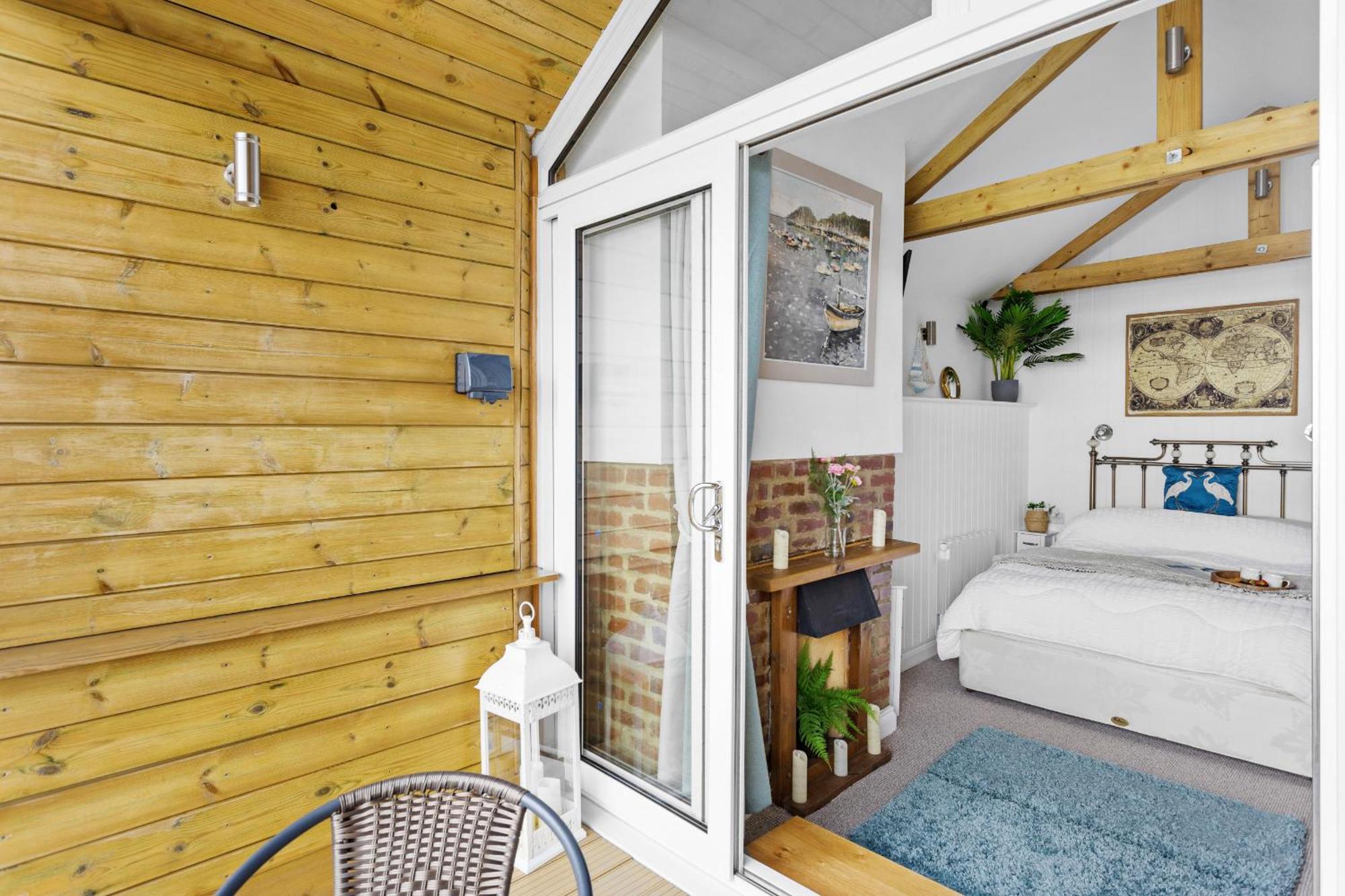The Boathouse - Panoramic Sea View Retreat, Near Town, Marina & Beach, With Parking Torquay