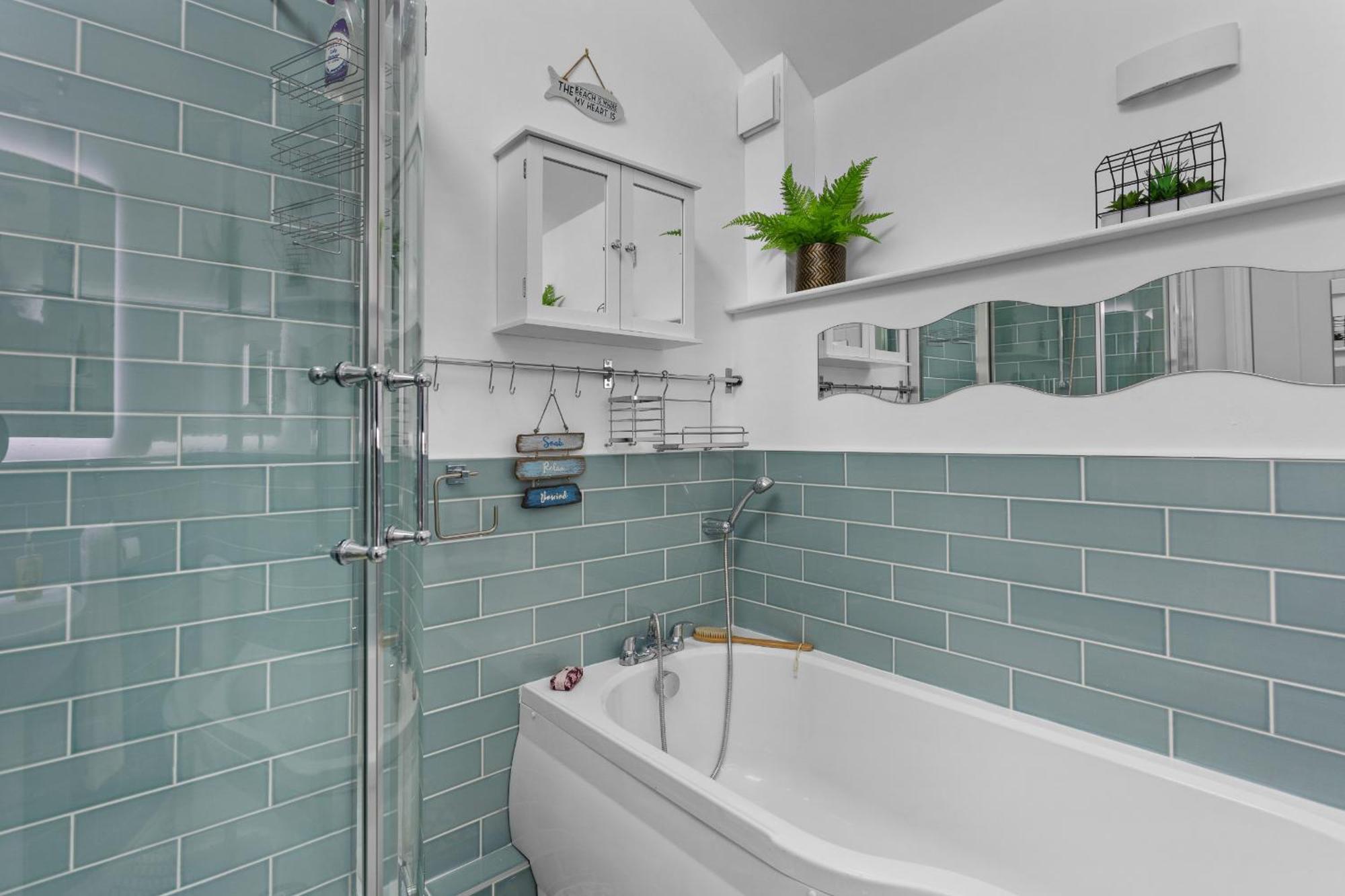 The Boathouse - Panoramic Sea View Retreat, Near Town, Marina & Beach, With Parking Holiday home