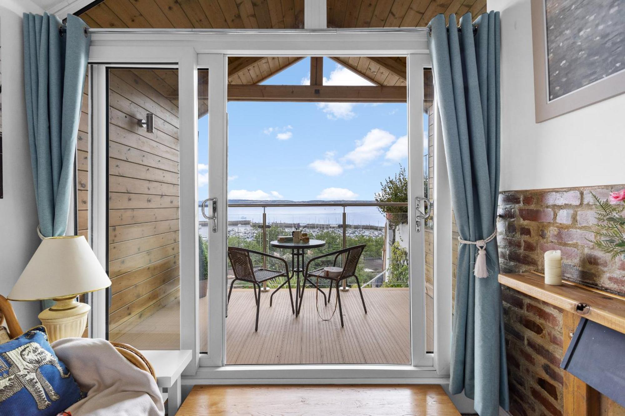 The Boathouse - Panoramic Sea View Retreat, Near Town, Marina & Beach, With Parking Torquay