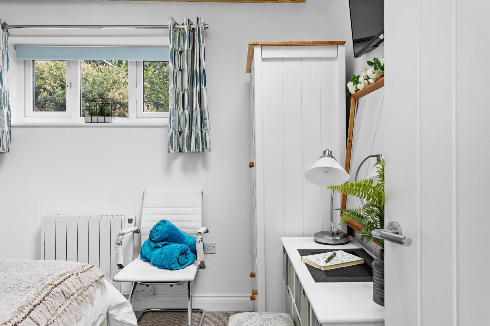 The Boathouse - Panoramic Sea View Retreat, Near Town, Marina & Beach, With Parking * Torquay