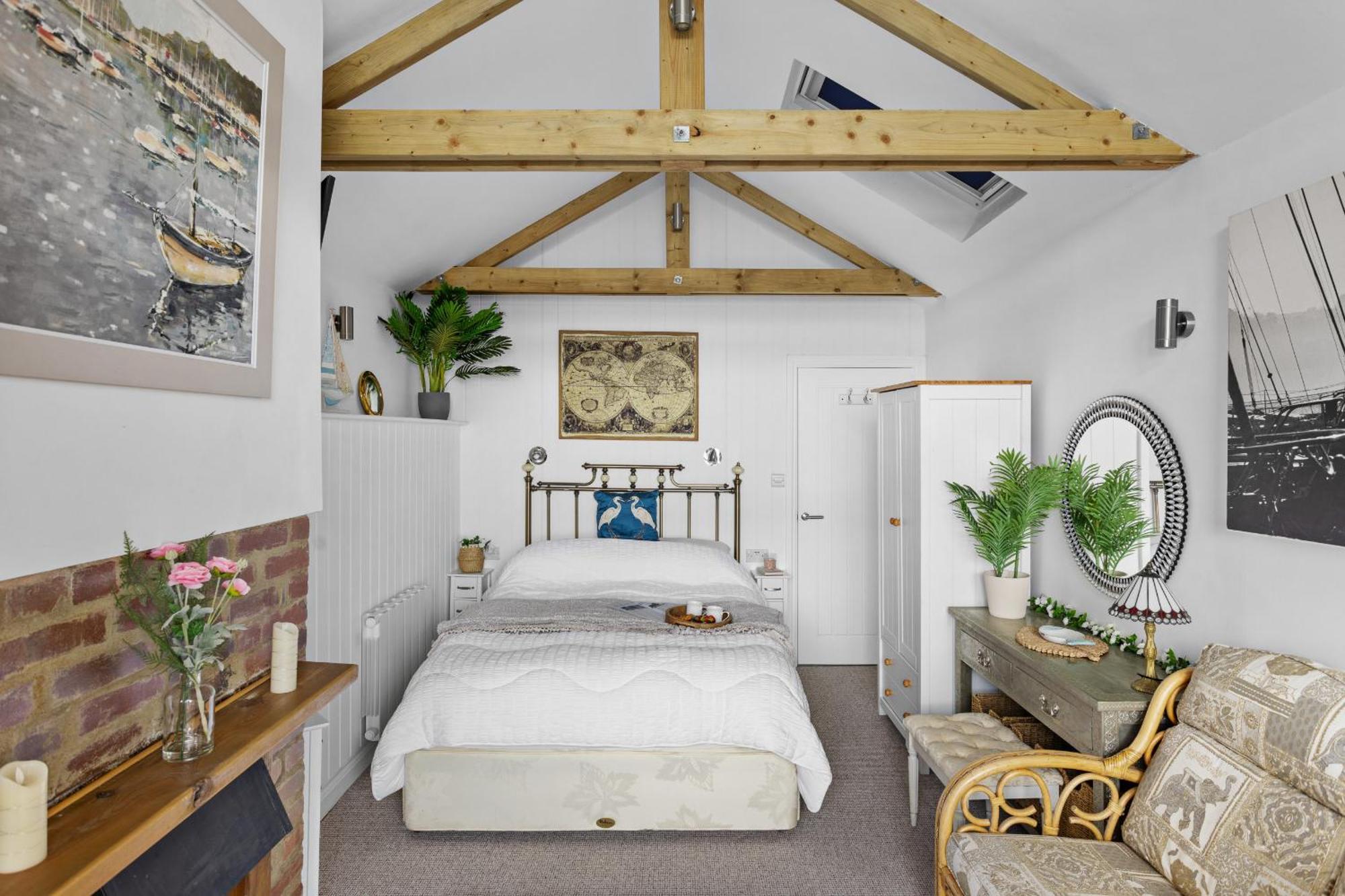 Holiday home The Boathouse - Panoramic Sea View Retreat, Near Town, Marina & Beach, With Parking *