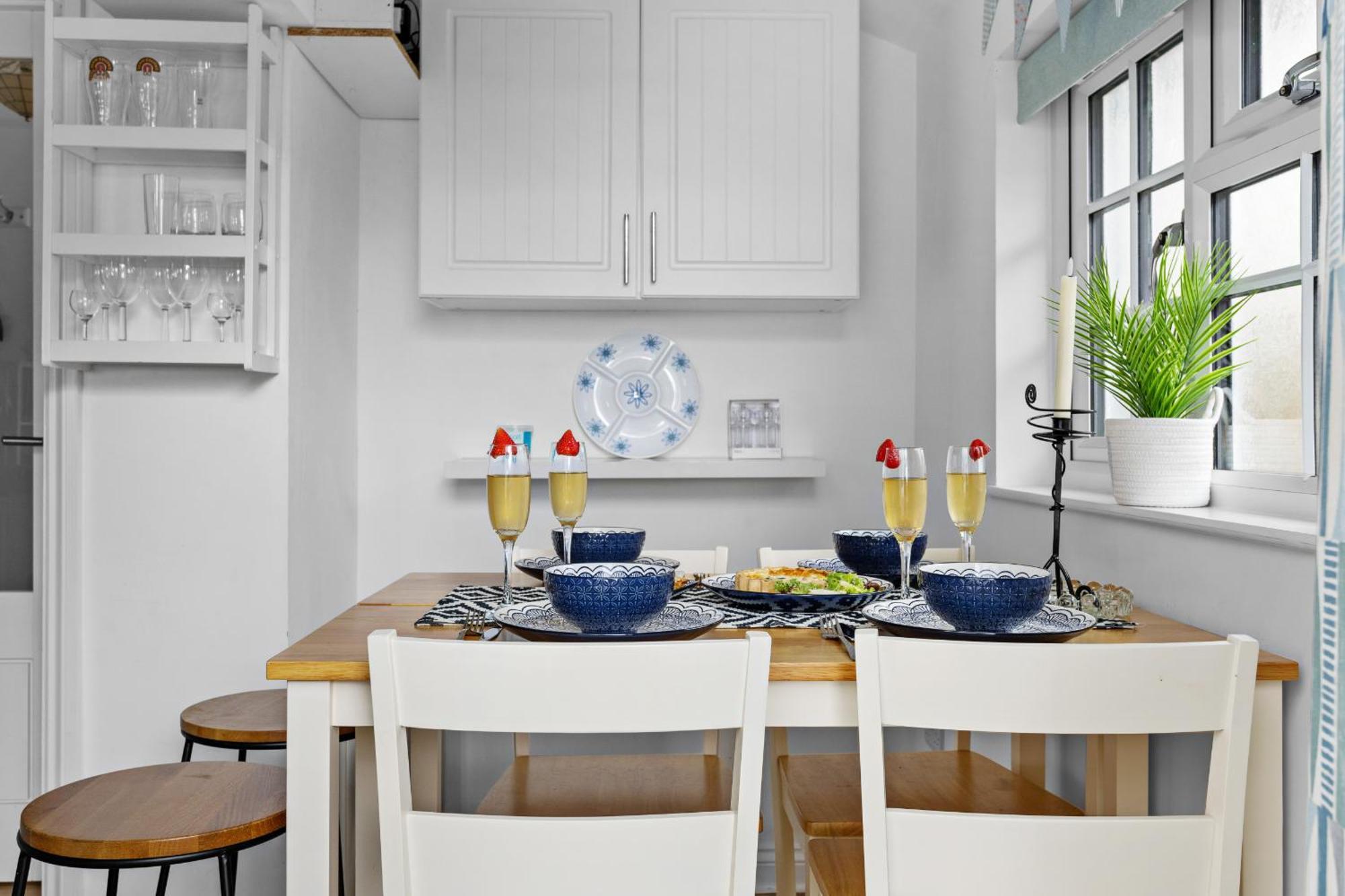 The Boathouse - Panoramic Sea View Retreat, Near Town, Marina & Beach, With Parking