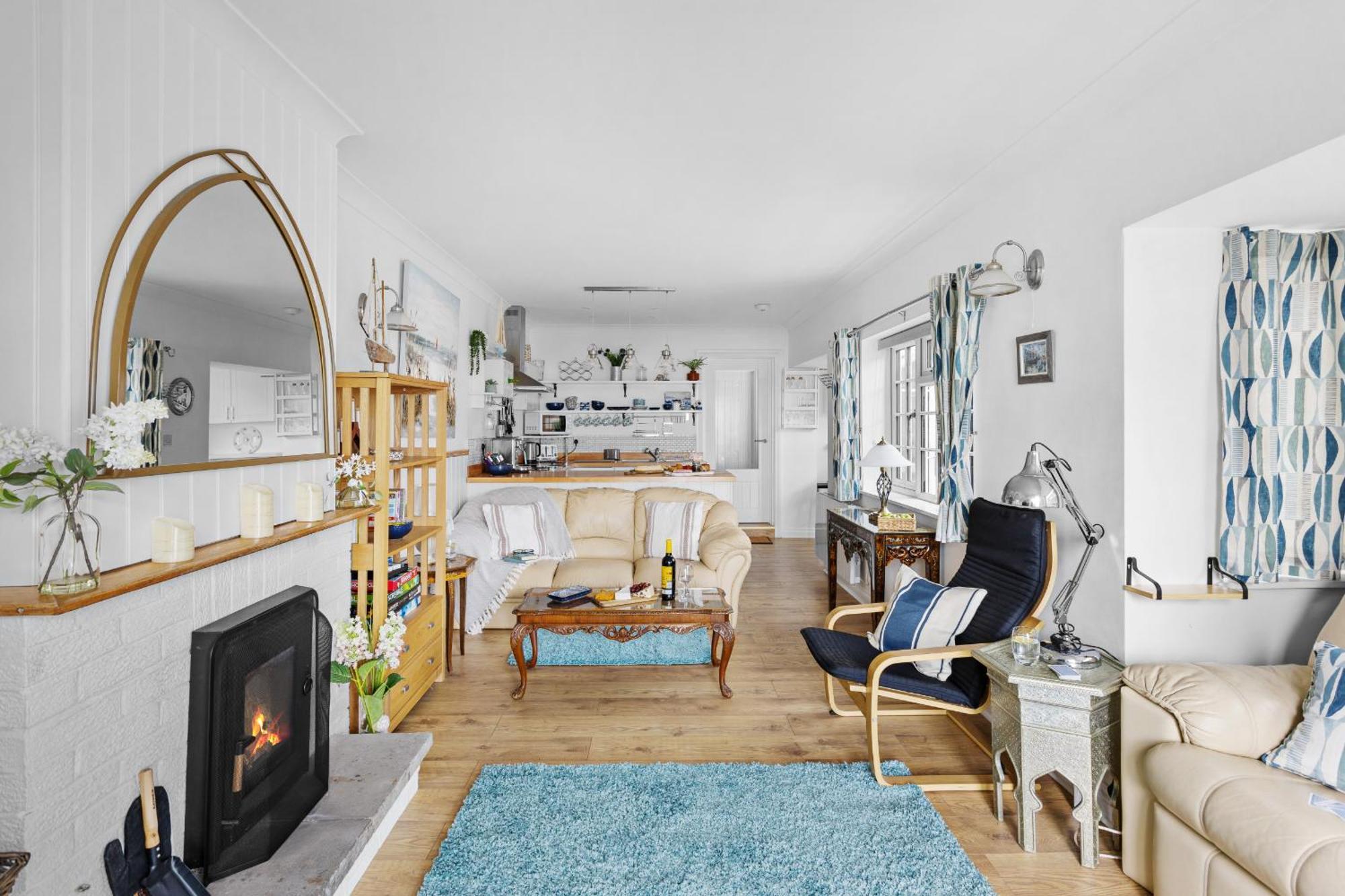 The Boathouse - Panoramic Sea View Retreat, Near Town, Marina & Beach, With Parking Holiday home