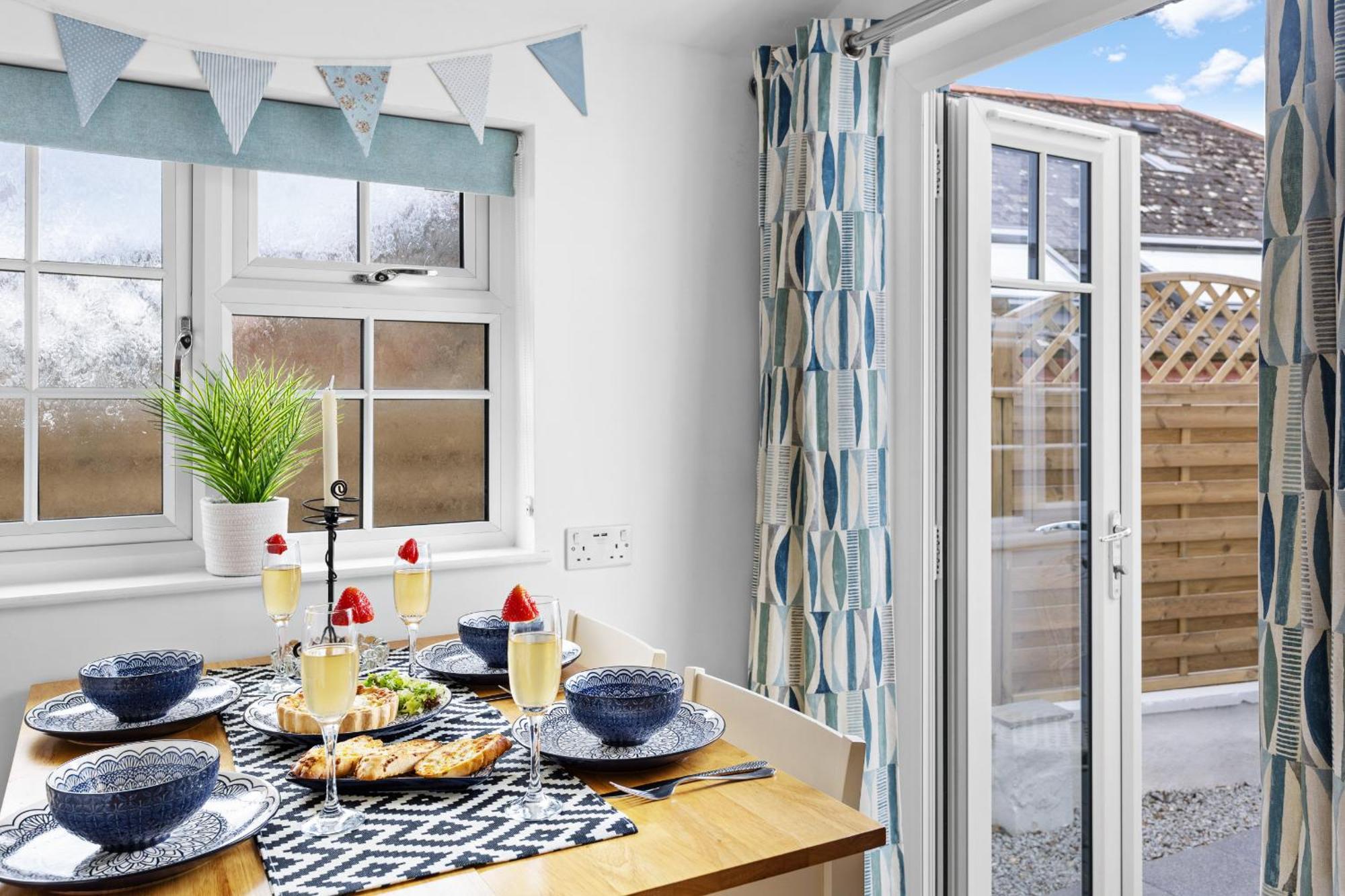 The Boathouse - Panoramic Sea View Retreat, Near Town, Marina & Beach, With Parking * Torquay