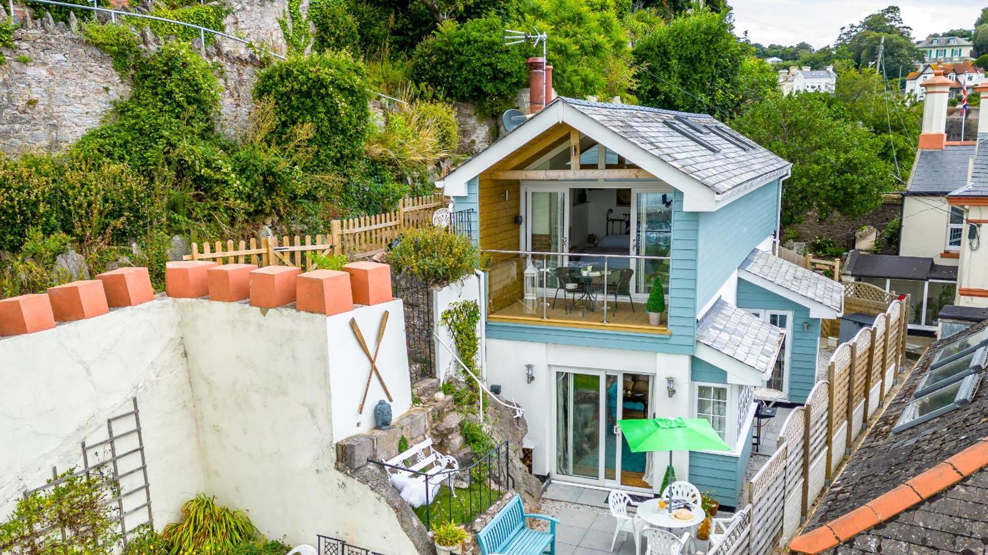 The Boathouse - Panoramic Sea View Retreat, Near Town, Marina & Beach, With Parking Torquay