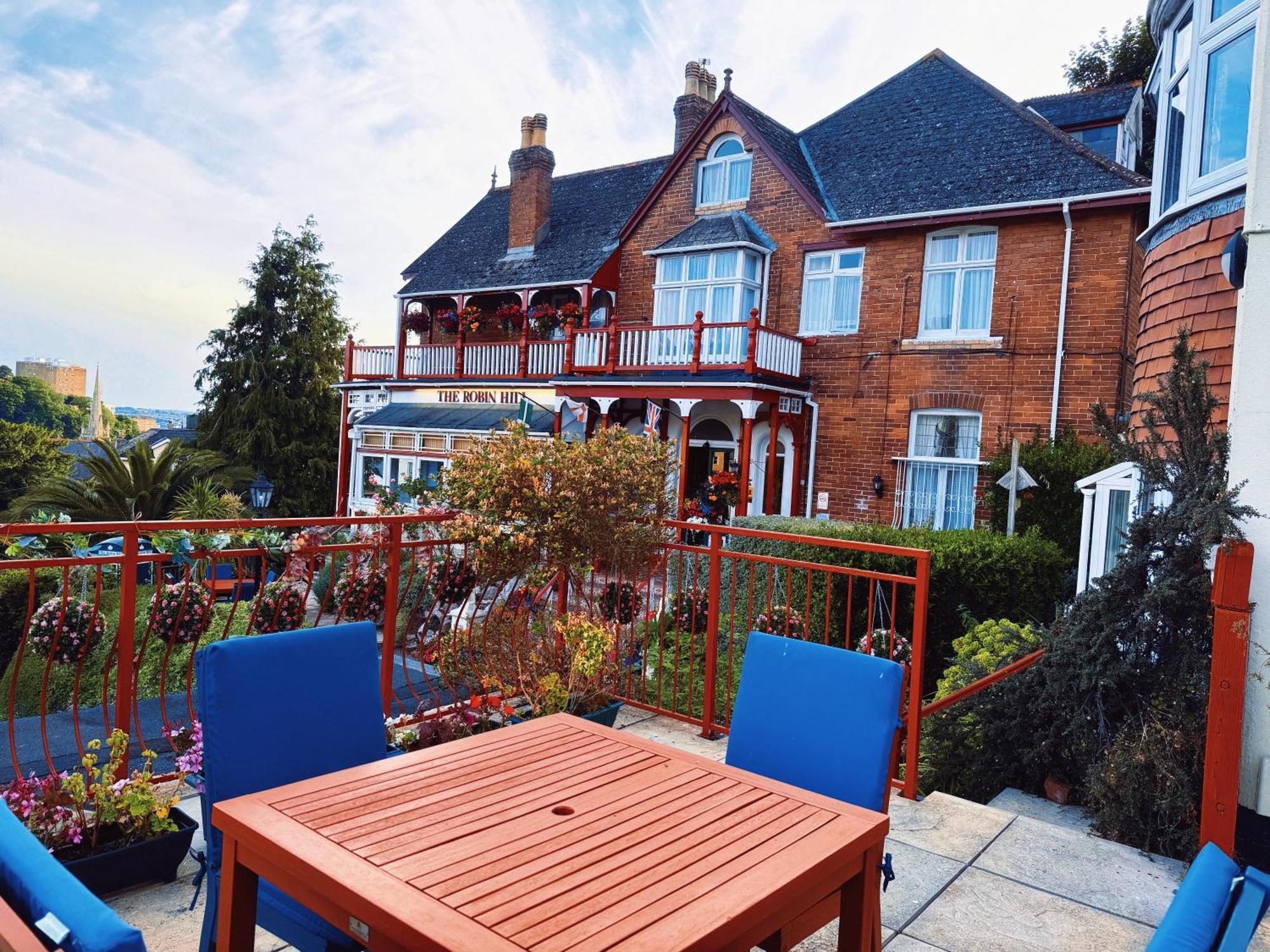 The Robin Hill 4*