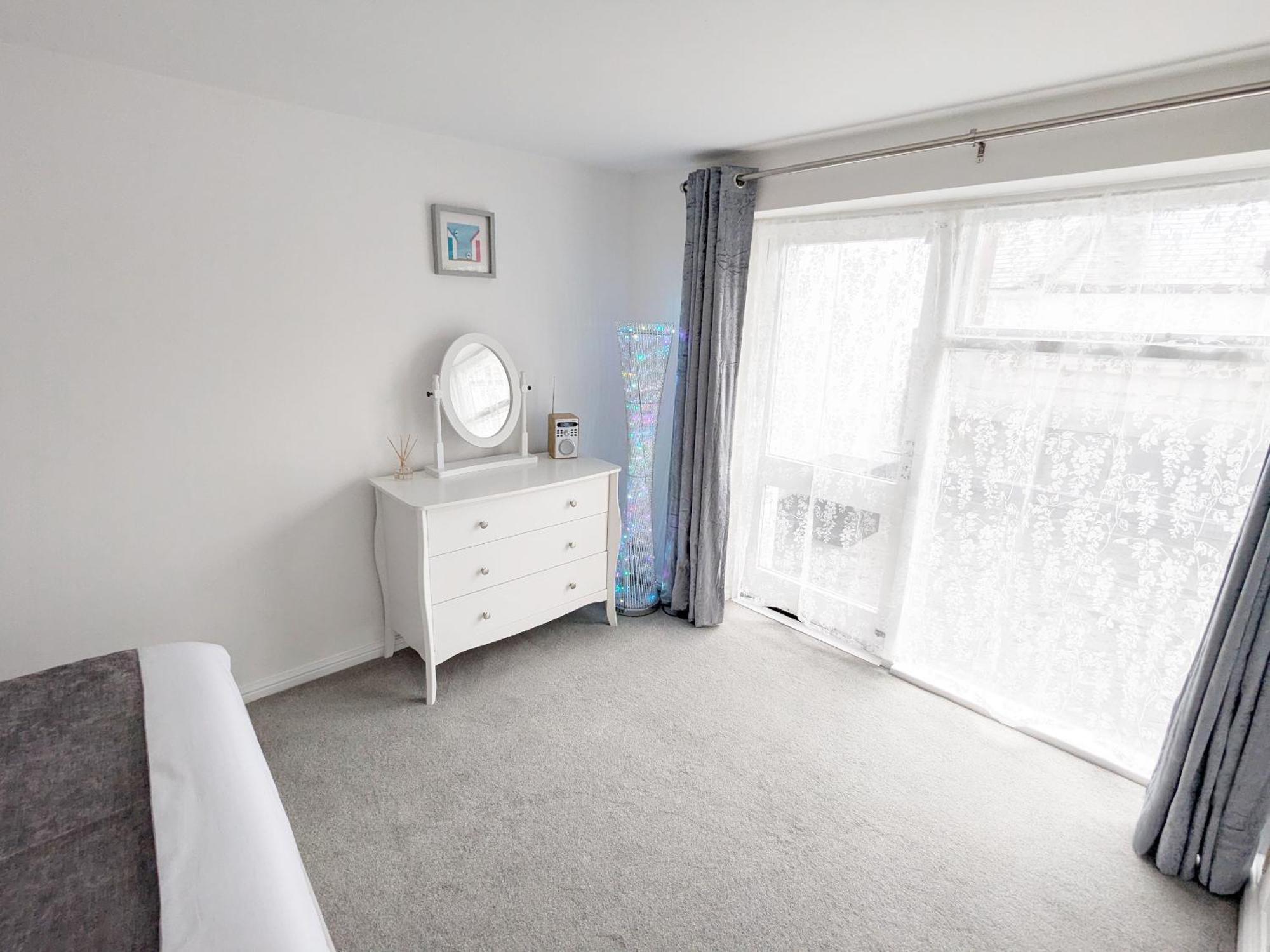 Harbour Steps - Torquay Luxury Apartment - Balcony, Free Parking, Netflix & Wifi