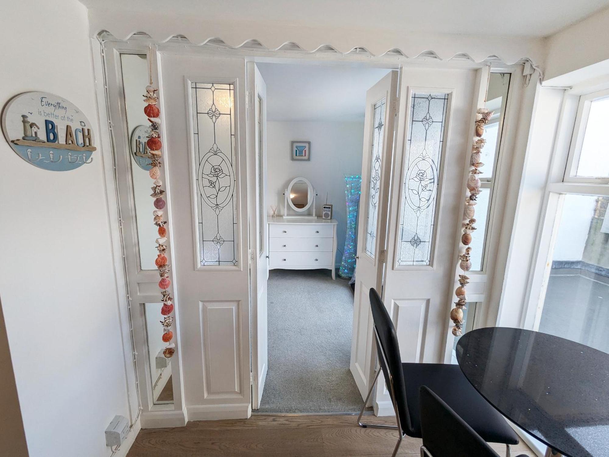 Harbour Steps - Torquay Luxury Apartment - Balcony, Free Parking, Netflix & Wifi Apartment *