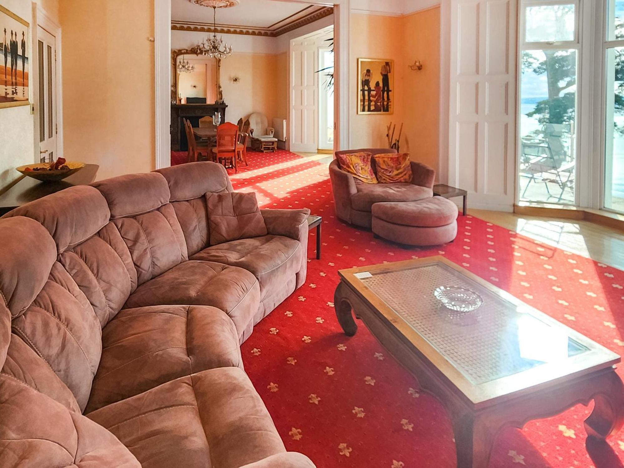 Riviera Mansion, Holiday home *