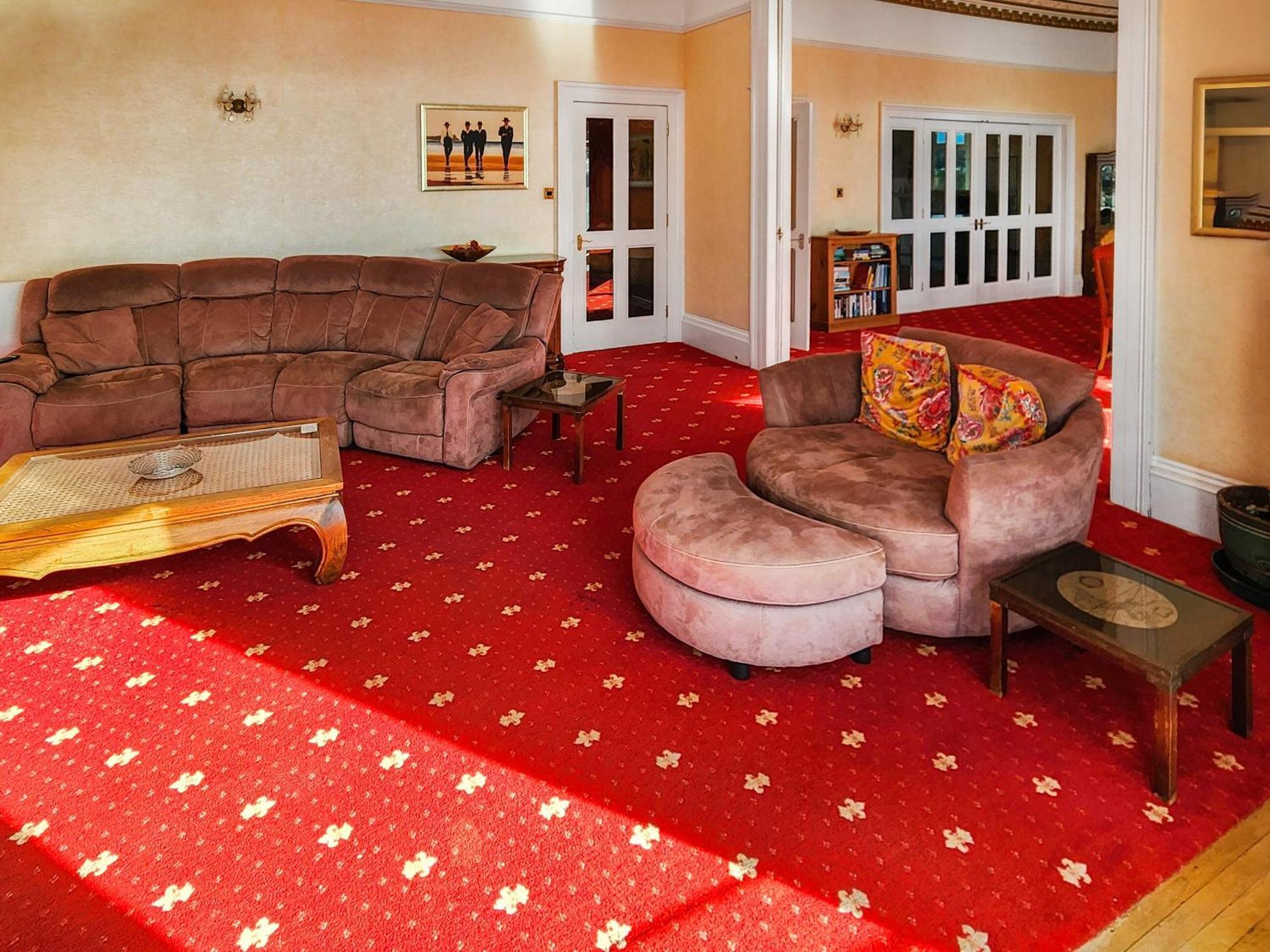 Riviera Mansion,