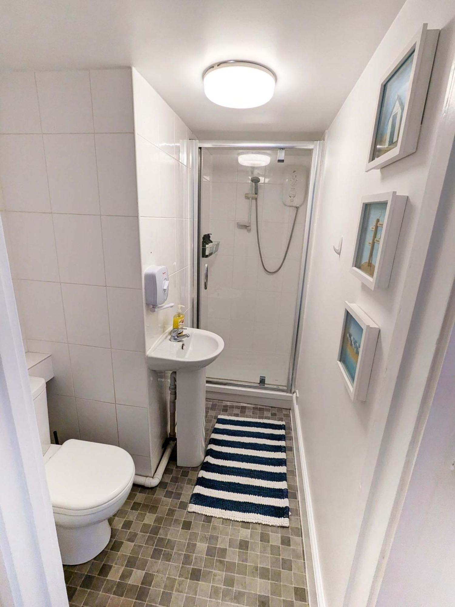 Apartment Harbour Steps - Torquay Luxury Apartment - Balcony, Free Parking, Netflix & Wifi Torquay