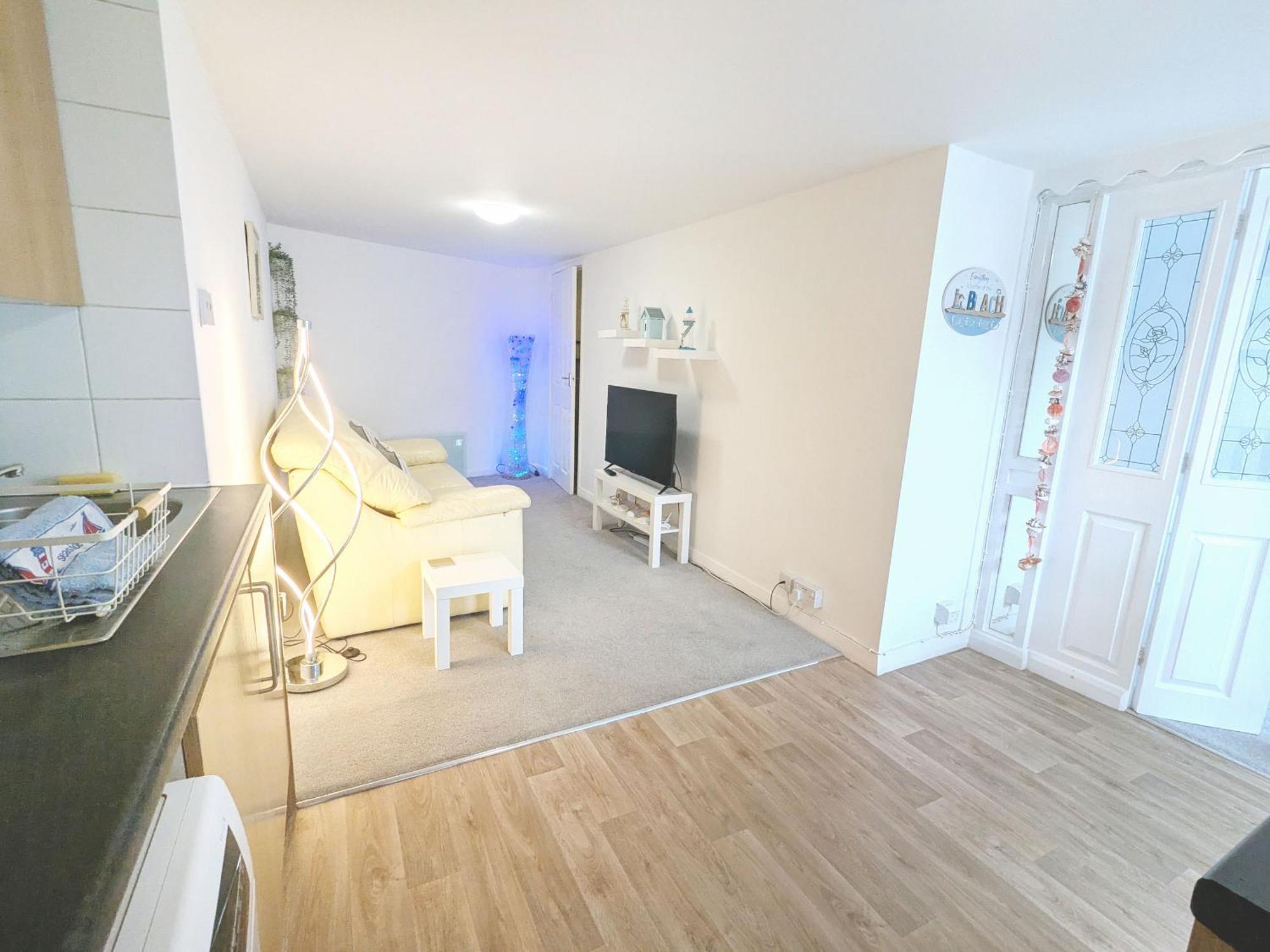 Apartment Harbour Steps - Torquay Luxury Apartment - Balcony, Free Parking, Netflix & Wifi