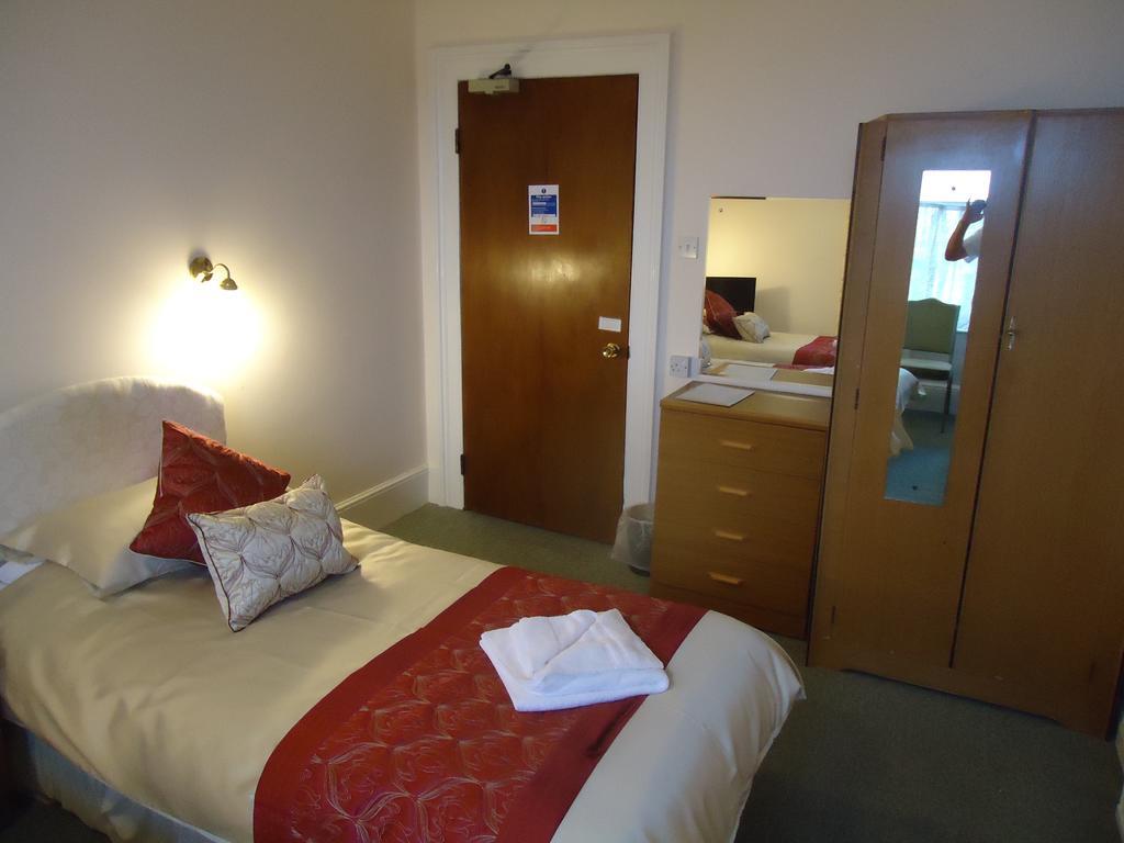 Abbey Court 3*