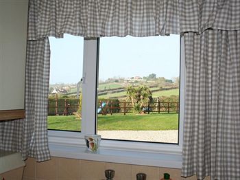 Crossways & Sea View Apartment Torquay