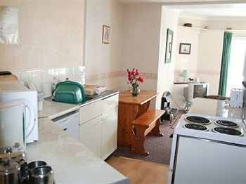 Crossways & Sea View Apartment