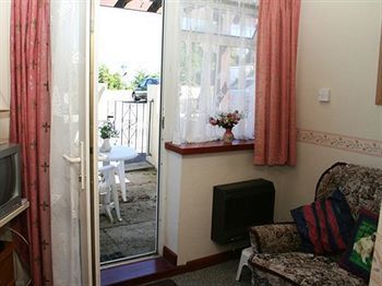 Crossways & Sea View Apartment *