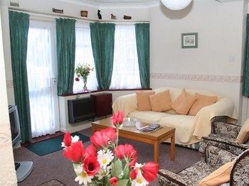 Crossways & Sea View Apartment
