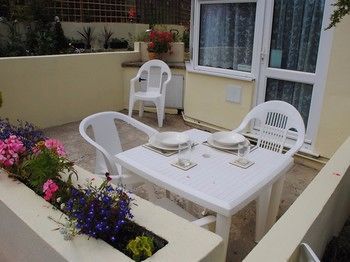 Crossways & Sea View Apartment