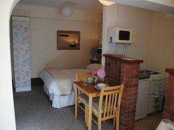 Crossways & Sea View Apartment Torquay
